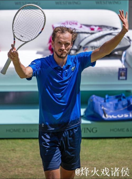 梅德韦杰夫决胜盘退赛 勒纳-钱首次闯入巡回赛决赛 梅德韦杰夫决胜盘退赛 勒纳-钱首次闯入巡回赛决赛