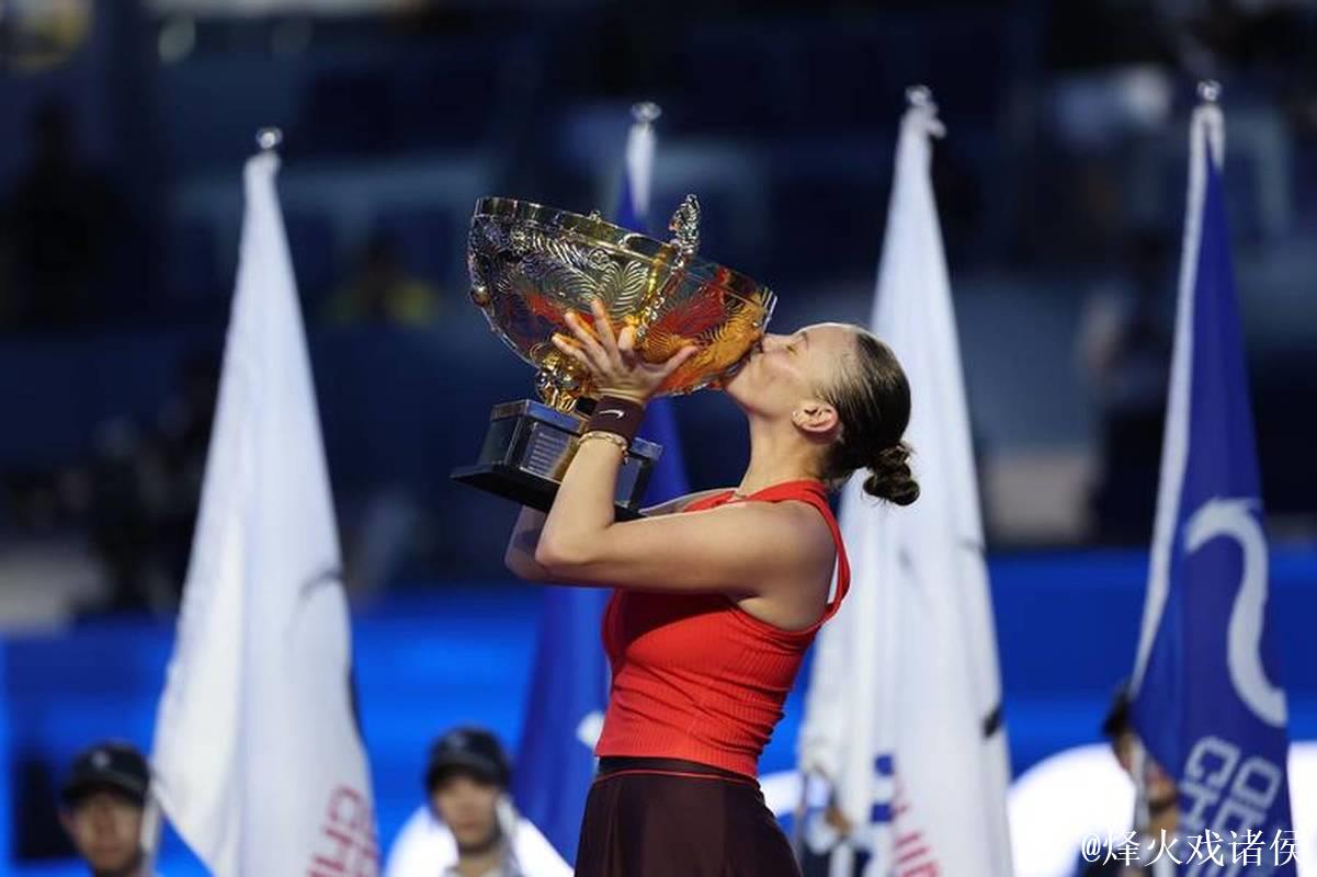 阿尼西莫娃2-1击败诺斯科娃 首夺中网女单冠军